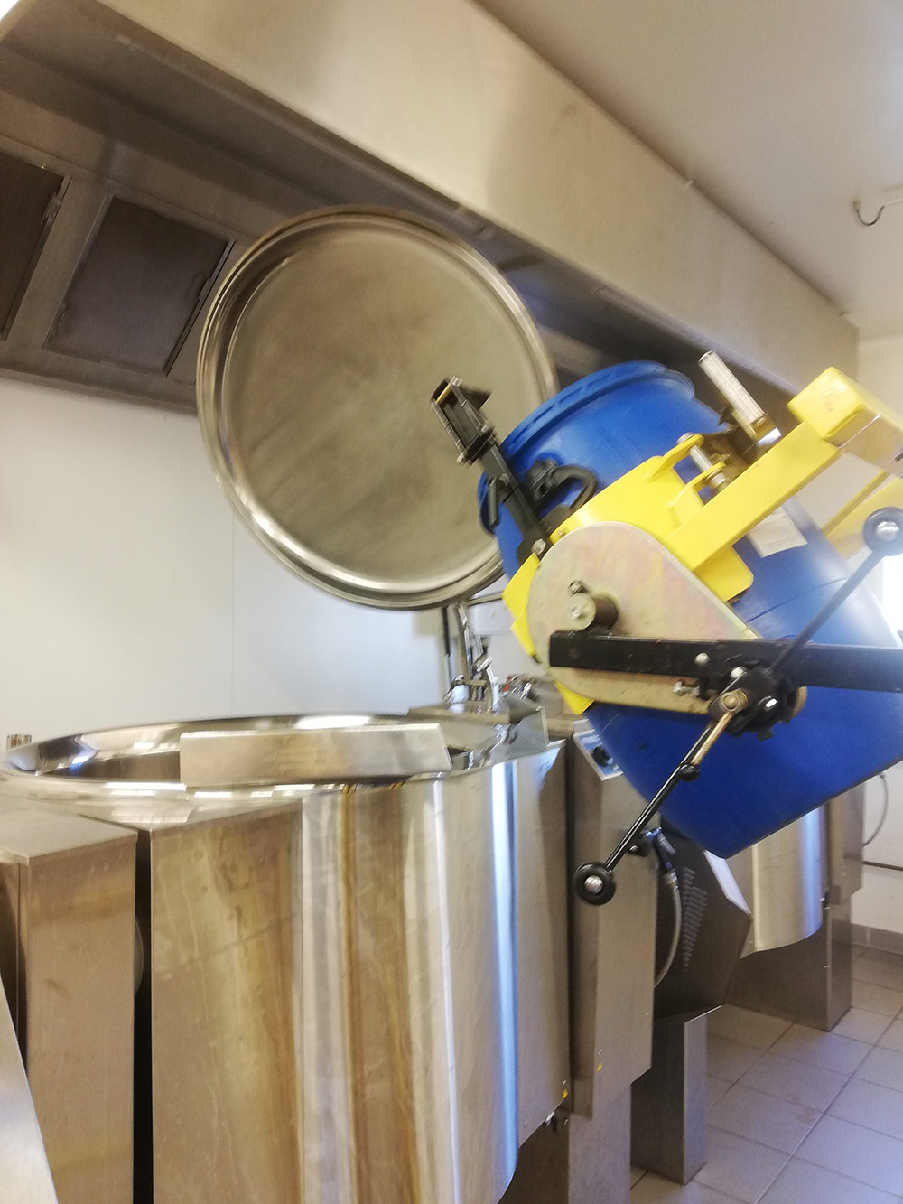 récupération du jus pour homogénéisation et conditionnement récupération du jus pour homogénéisation et conditionnement de l'arôme vanille