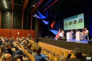 Il y avait pendant le salon une série de conférences très intéressantes, dont une où j'ai même fait une courte intervention, depuis le public !