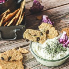 tzatziki-concombre-aneth-crackers-graines tzatziki-concombre-aneth-crackers-graines