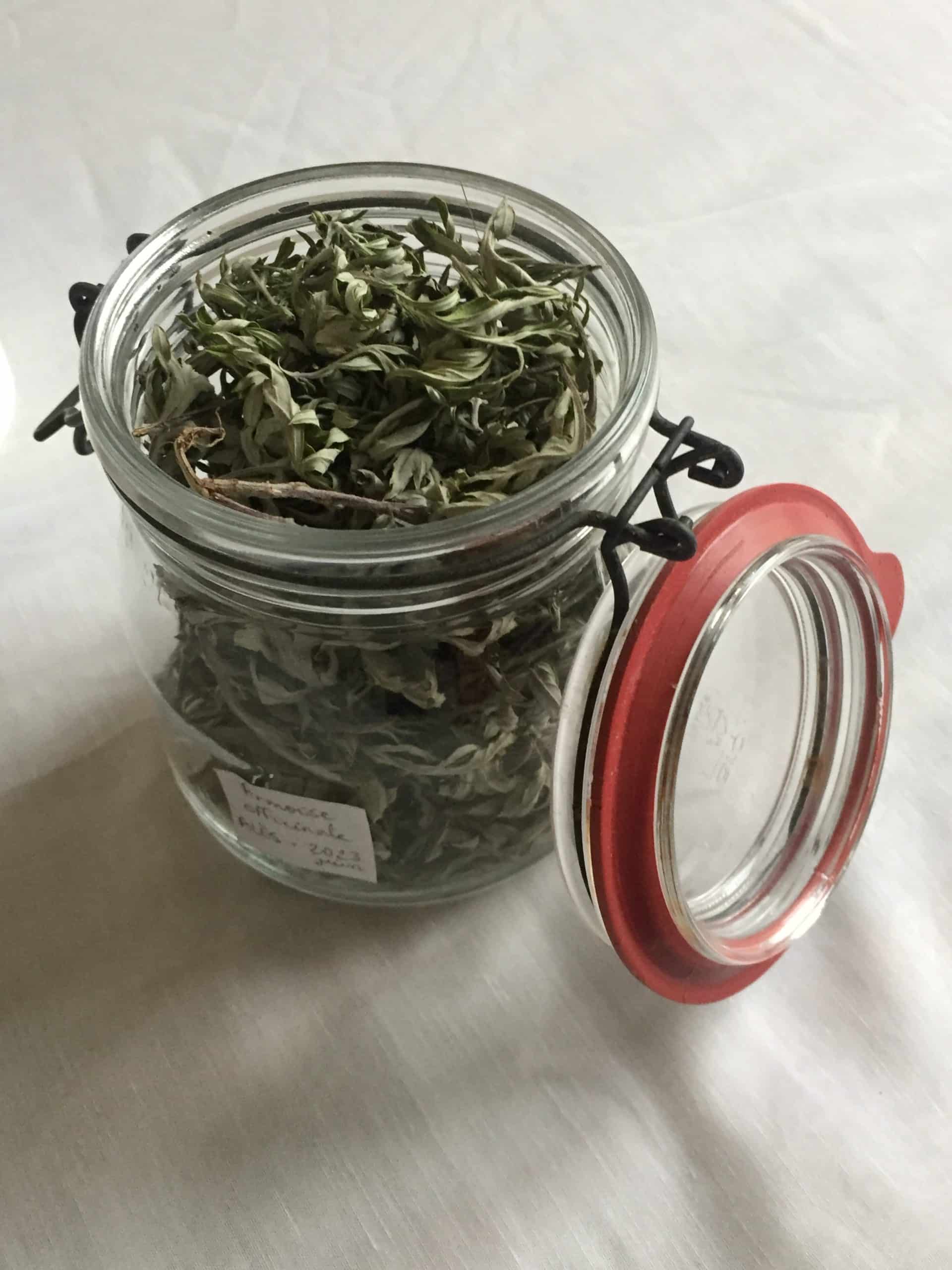 Que ce soit dans un pot en verre ou un autre contenant, ne tassez pas trop vos PAM pour ne pas les réduire en poussière. Que ce soit dans un pot en verre ou un autre contenant, ne tassez pas trop vos PAM pour ne pas les réduire en poussière.
